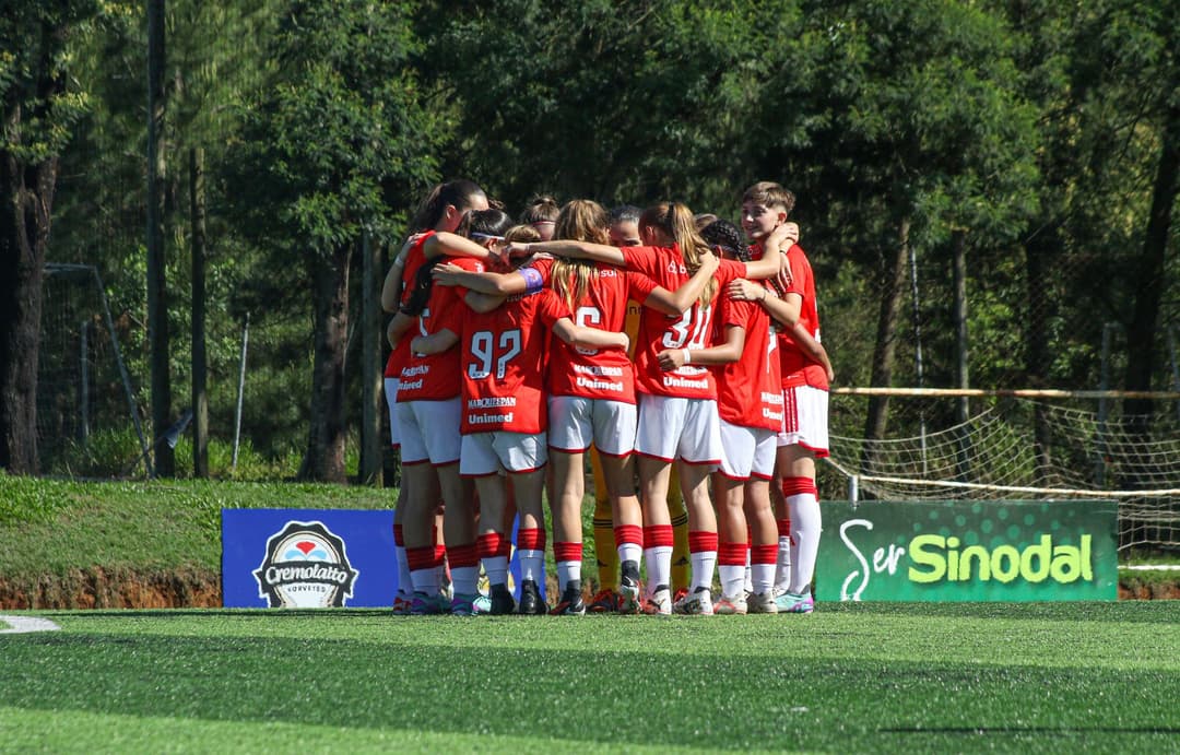Base das Gurias Coloradas se prepara para a Liga de Desenvolvimento