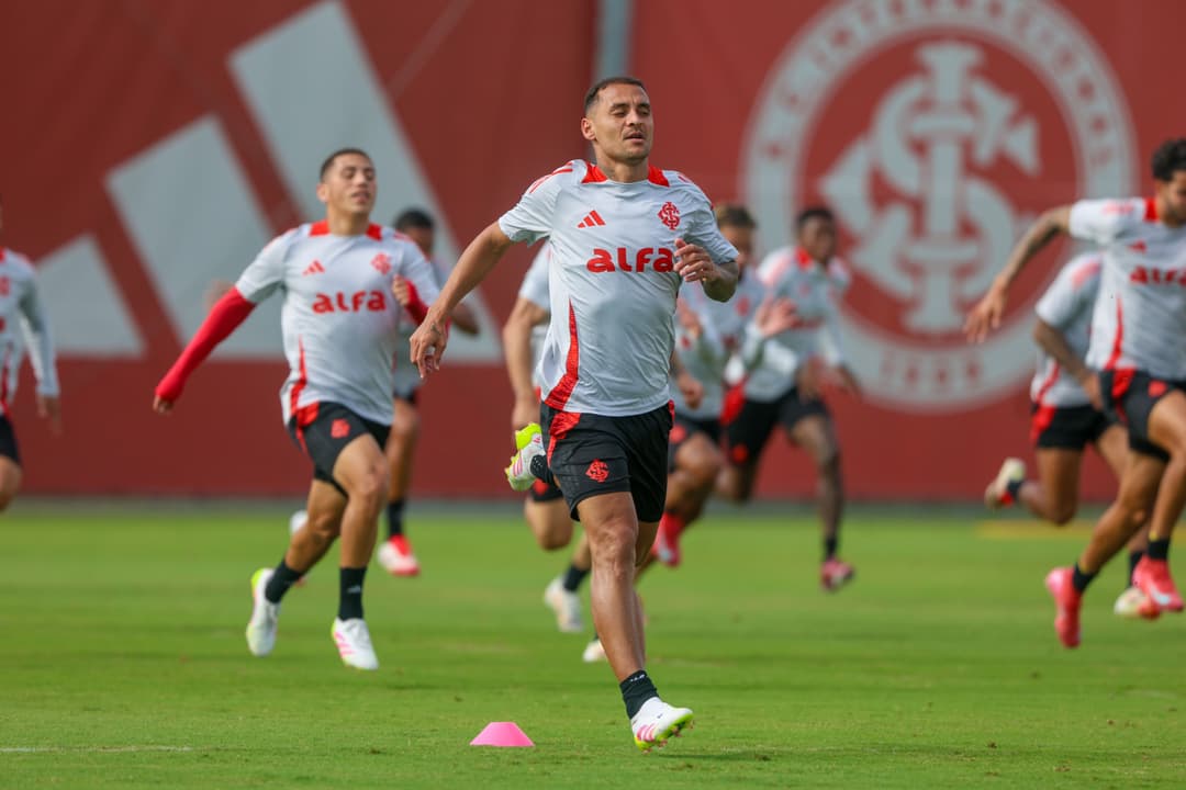 Colorado vai ao Uruguai para duelo com Nacional