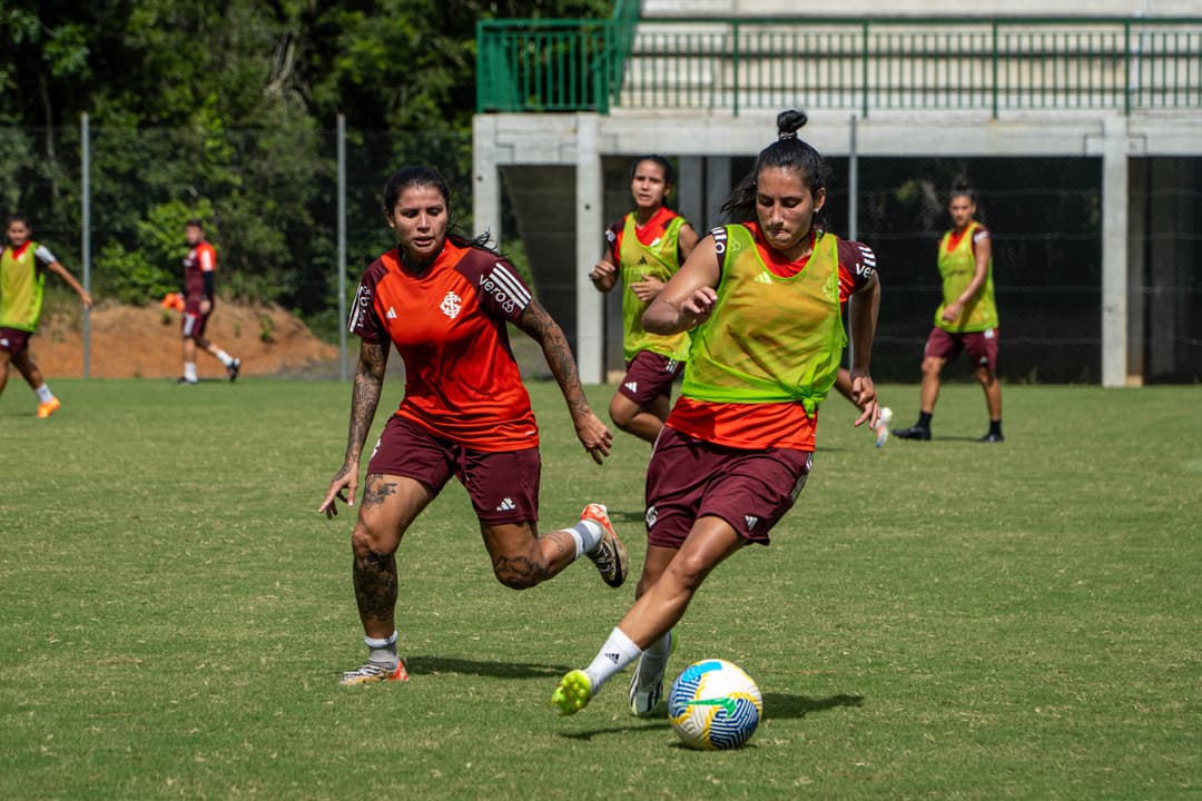 Gurias Coloradas encerram o segundo mês de pré-temporada