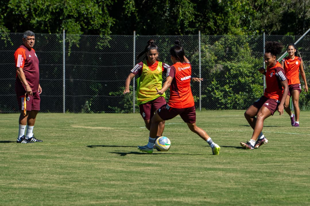 Gurias Coloradas se preparam para enfrentar o Criciúma