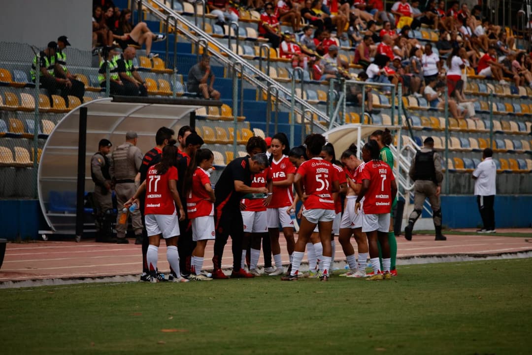 Gurias empatam com o Sport no Sesc 